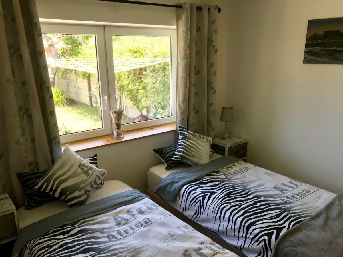 African Holiday Home In Table View Cape Town Eksteriør bilde